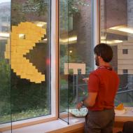 Jeudi 25 août. Pacman! Post-It War à l'UQAM dans le QG de l'AIERTI 2011 (BB)